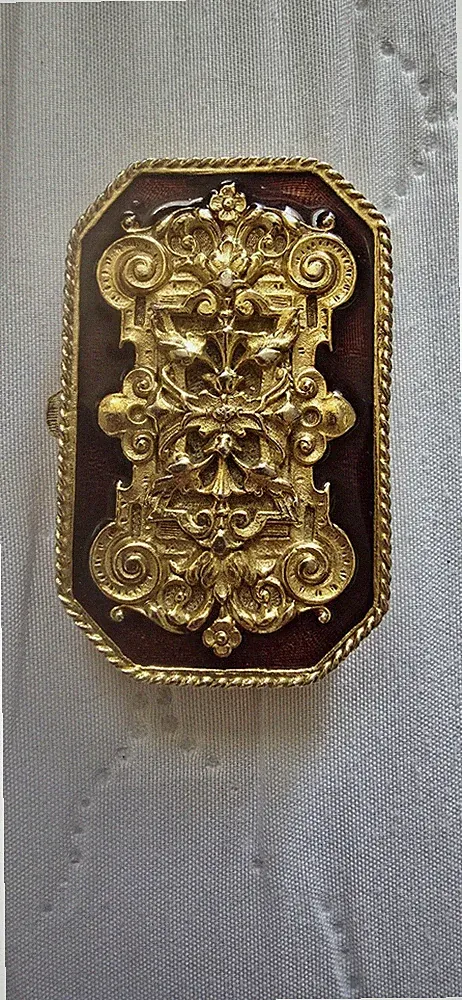 Estee Lauder Collectible Ornate Gold Solid Perfume Compact with Ornate Design