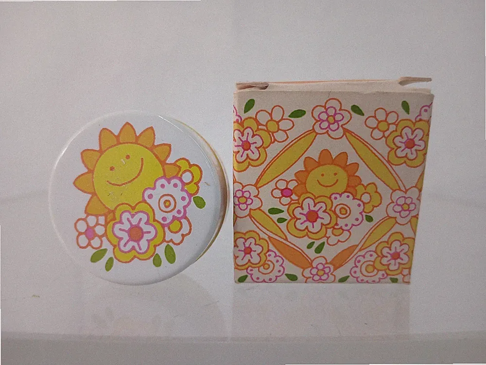 VINTAGE AVON HELLO SUNSHINE SOLID PERFUME .25 OZ NEW IN BOX NOS